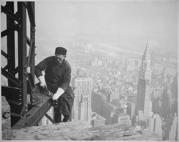 Trabajador en el Empire State Building